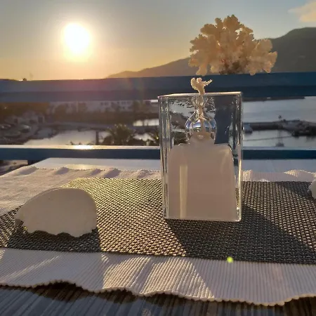 Апартаменты Meltemi Posidhonia (Syros)